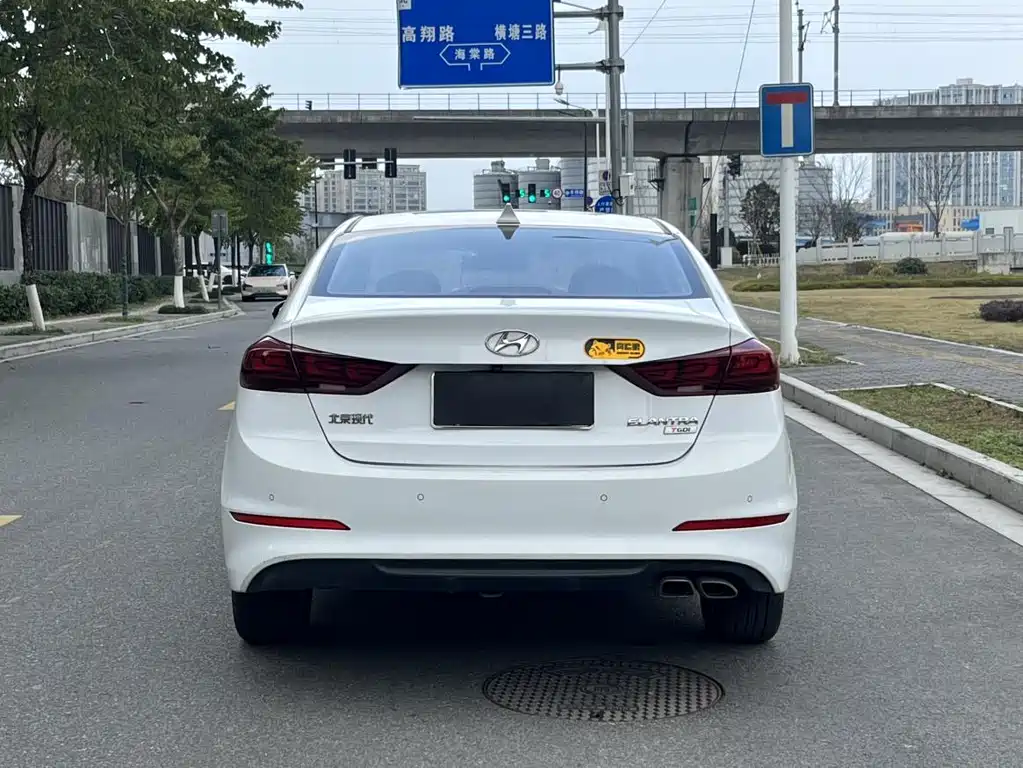 Hyundai Elantra 2019 — фото 5