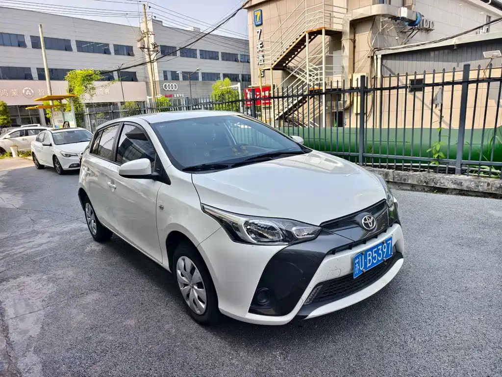 Toyota Yaris L 2022