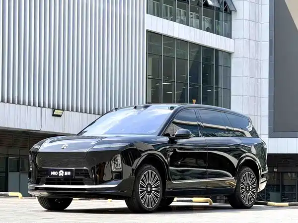 NIO ES8 2025