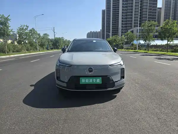 Volvo XC70 Plug-In Hybrid 2026