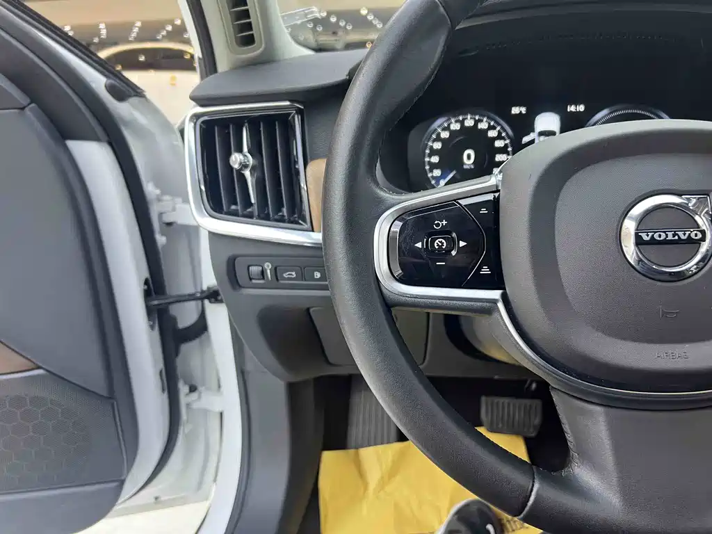 Volvo S90 PHEV 2020 — фото 10