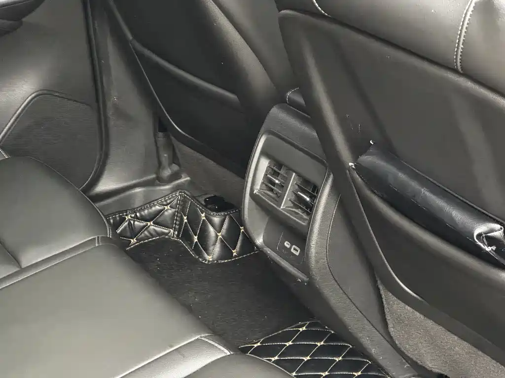 Cadillac XT4 2020 — фото 15