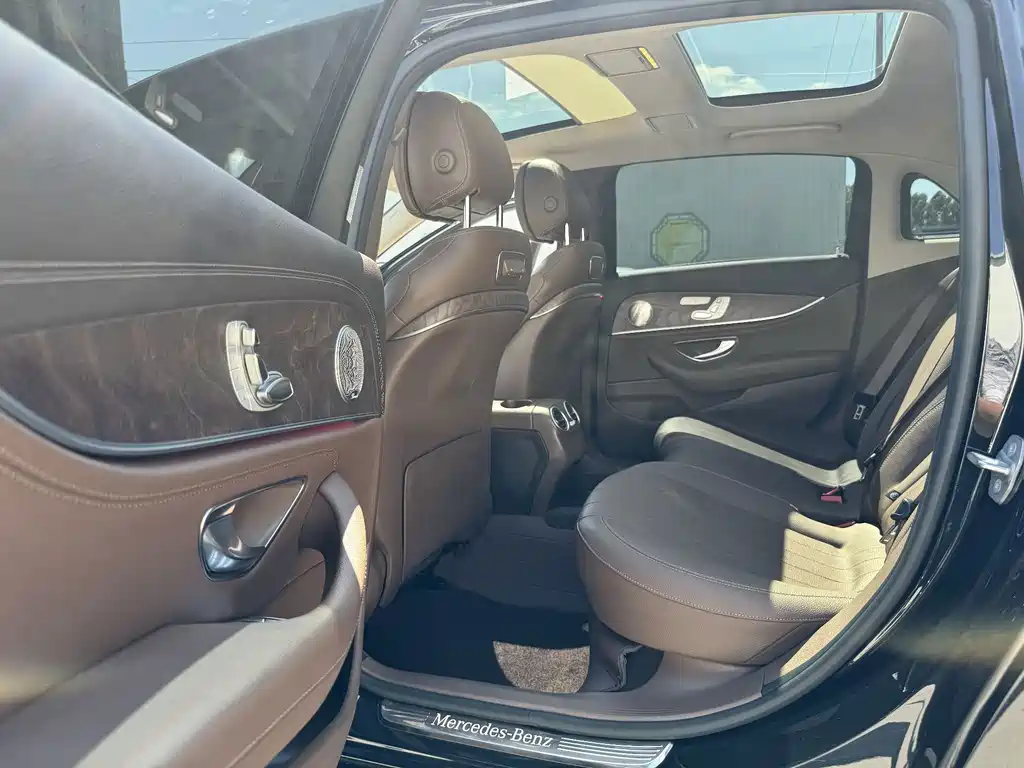 Mercedes-Benz E-Class 2019 — фото 16
