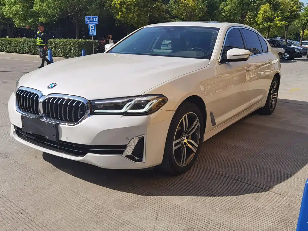 BMW 5 Series 2023 — фото 1