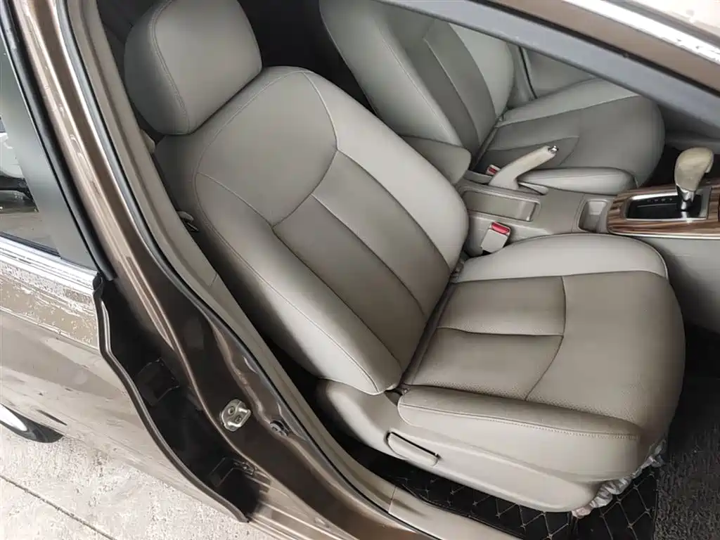 Nissan Sylphy 2015 — фото 25