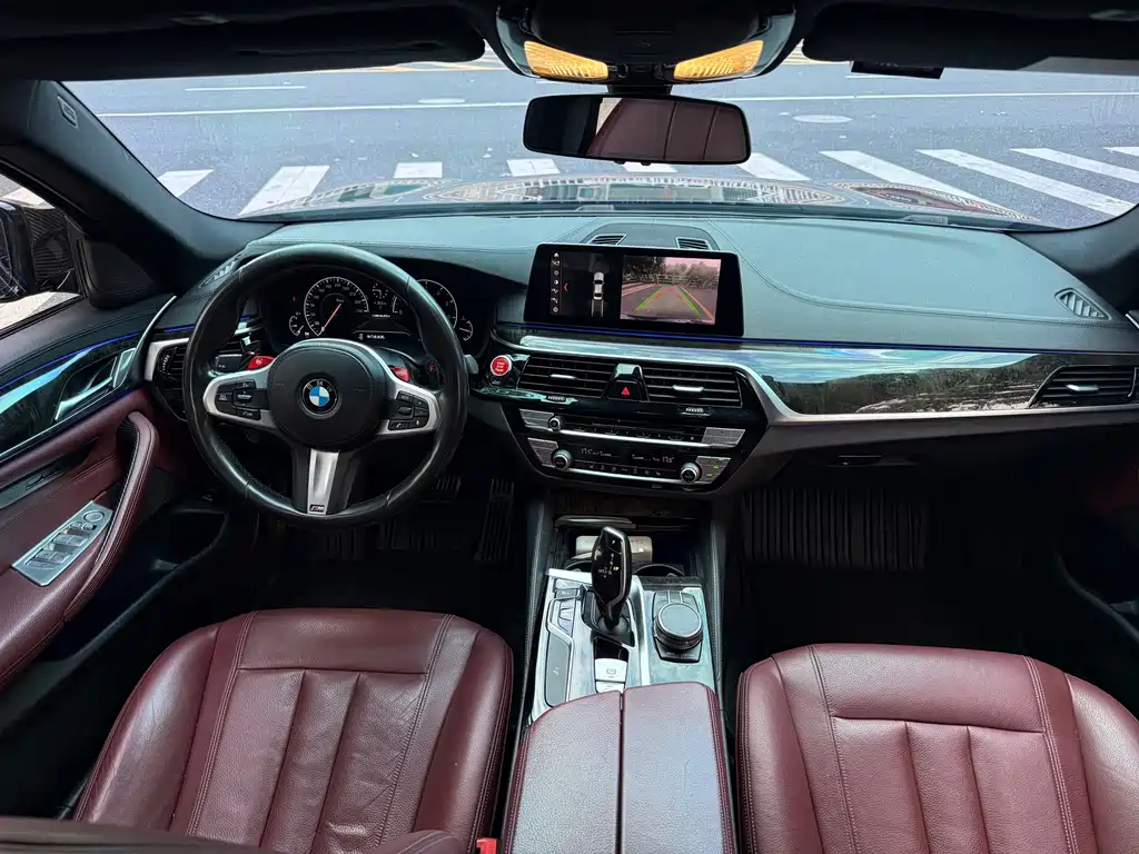 BMW 5 Series 2019 — фото 13