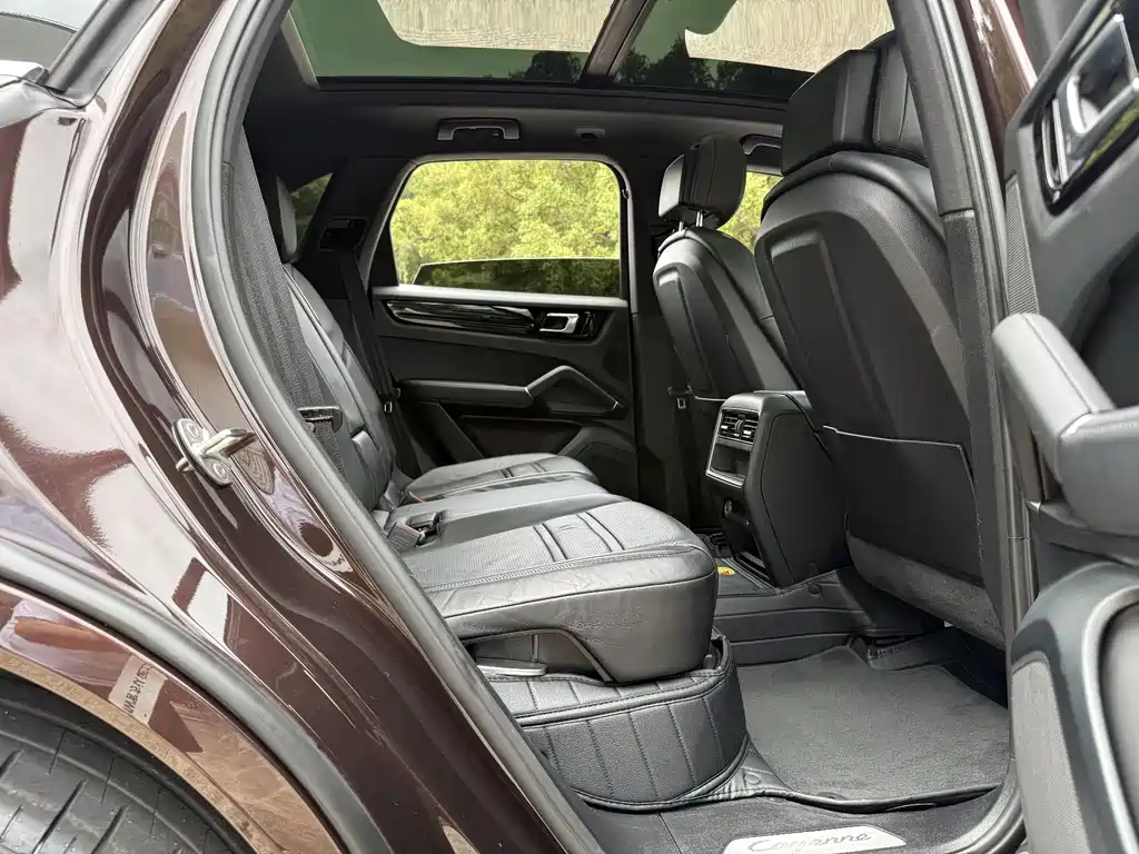 Porsche Cayenne 2019 — фото 16