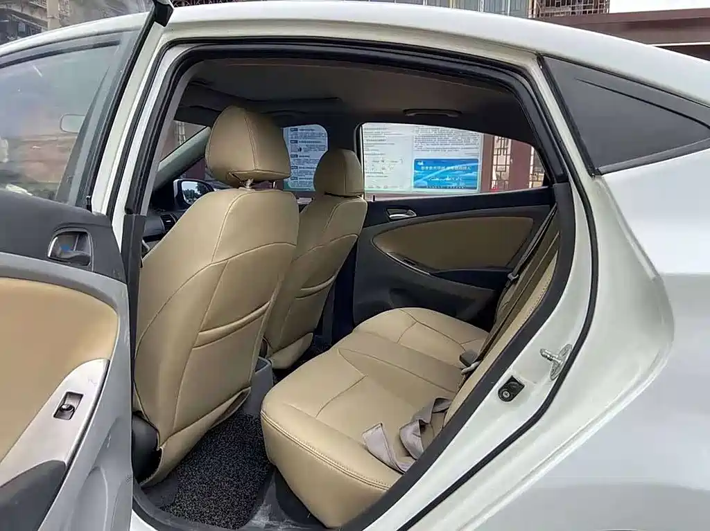Hyundai Verna 2016 — фото 9