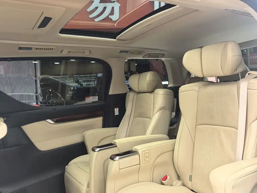 Toyota Alphard 2017 — фото 14