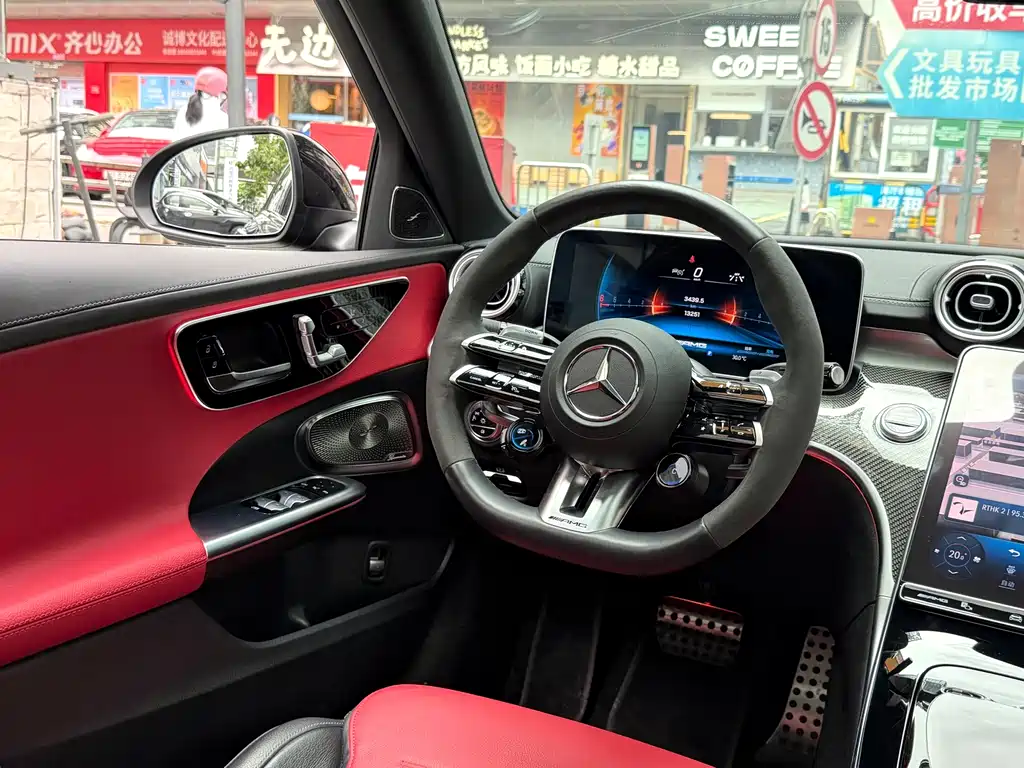 Mercedes-Benz C-Class AMG 2025 — фото 13
