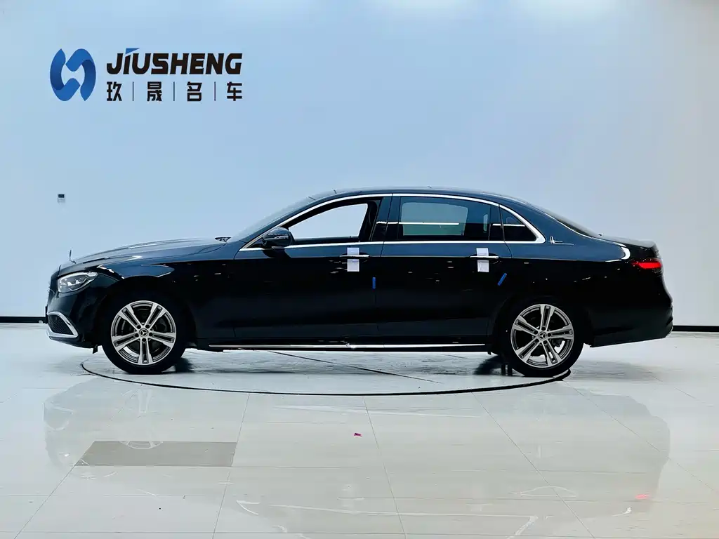 Mercedes-Benz E-Class 2022