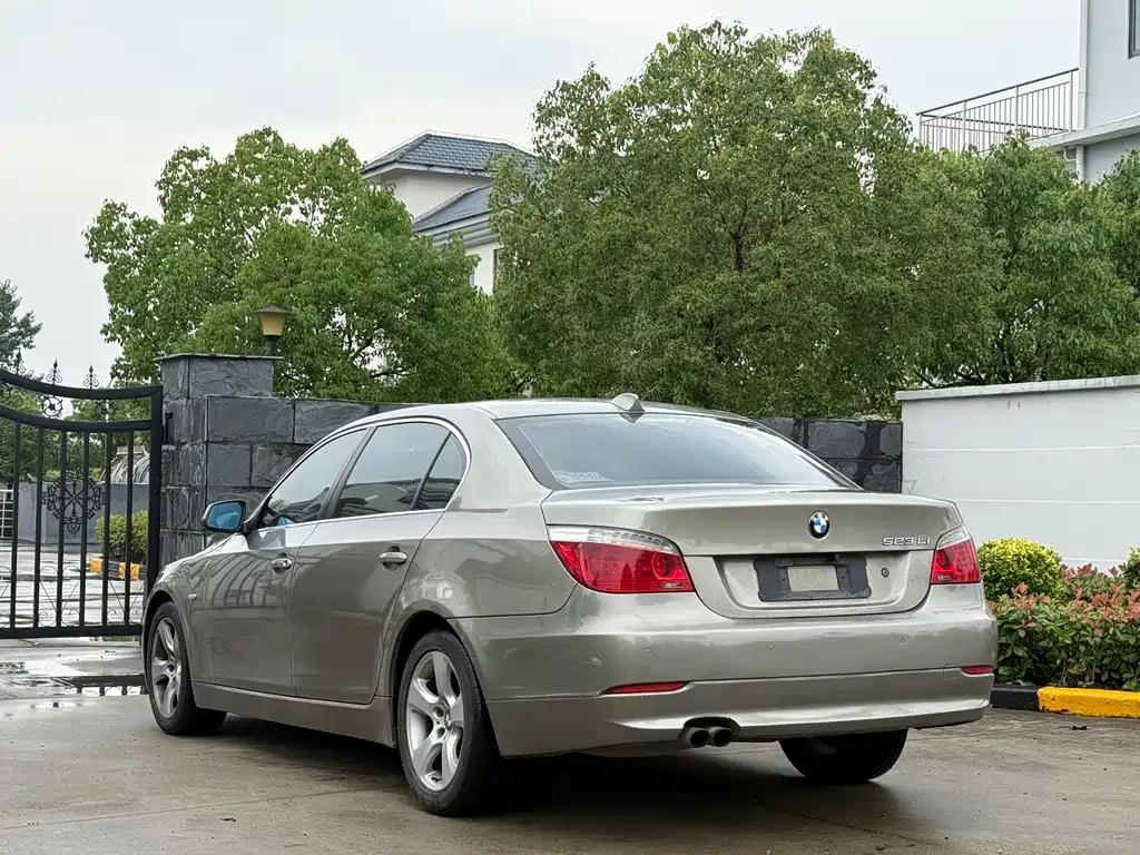 BMW 5 Series 2009 — фото 16
