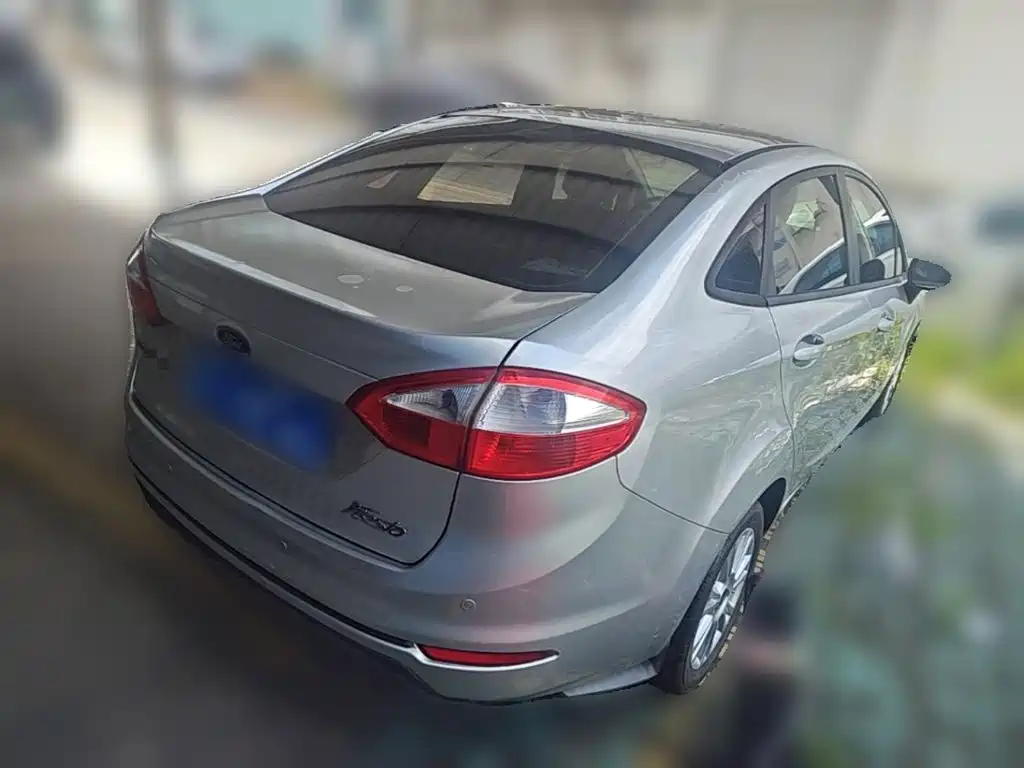 Ford Fiesta 2015 — фото 12