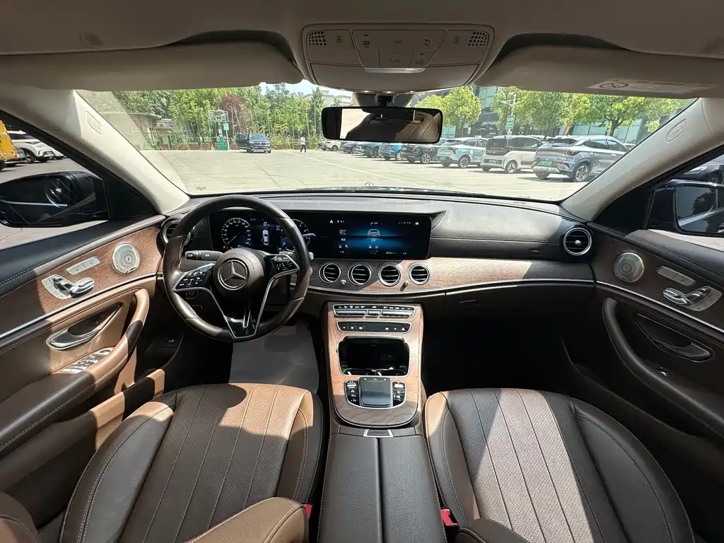 Mercedes-Benz E-Class 2023 — фото 16