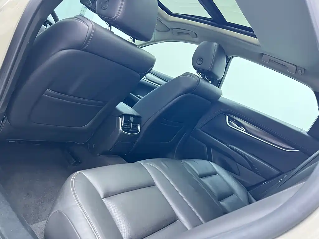 Cadillac XTS 2018 — фото 12