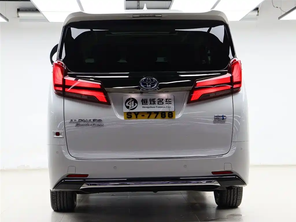Toyota Alphard 2023 — фото 28