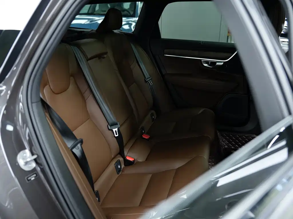 Volvo V90 2023 — фото 17
