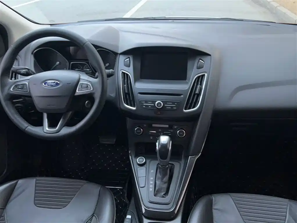 Ford Focus 2017 — фото 11