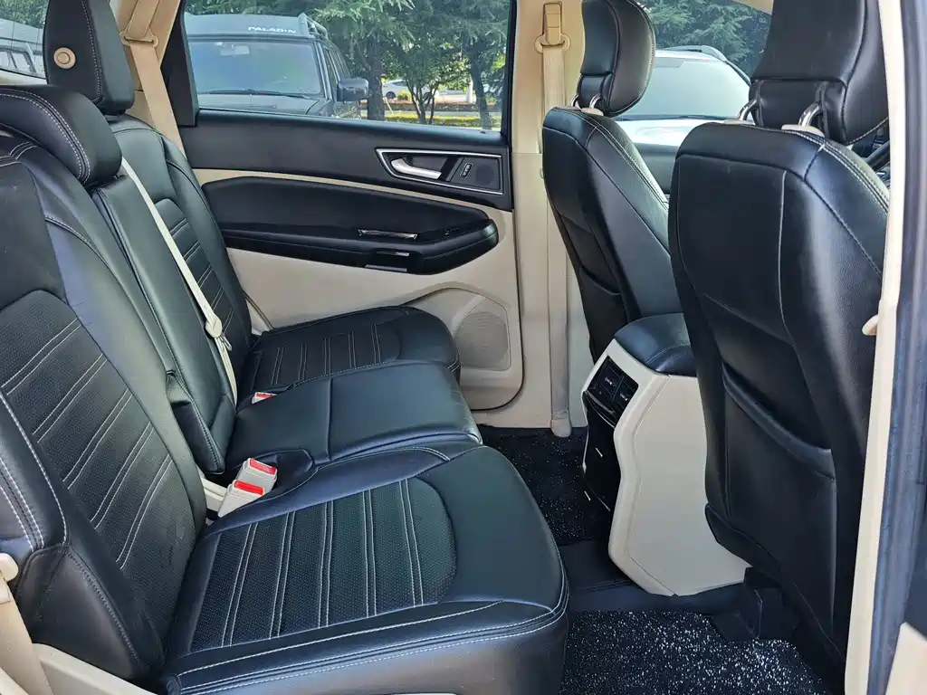 Ford Edge 2018 — фото 12