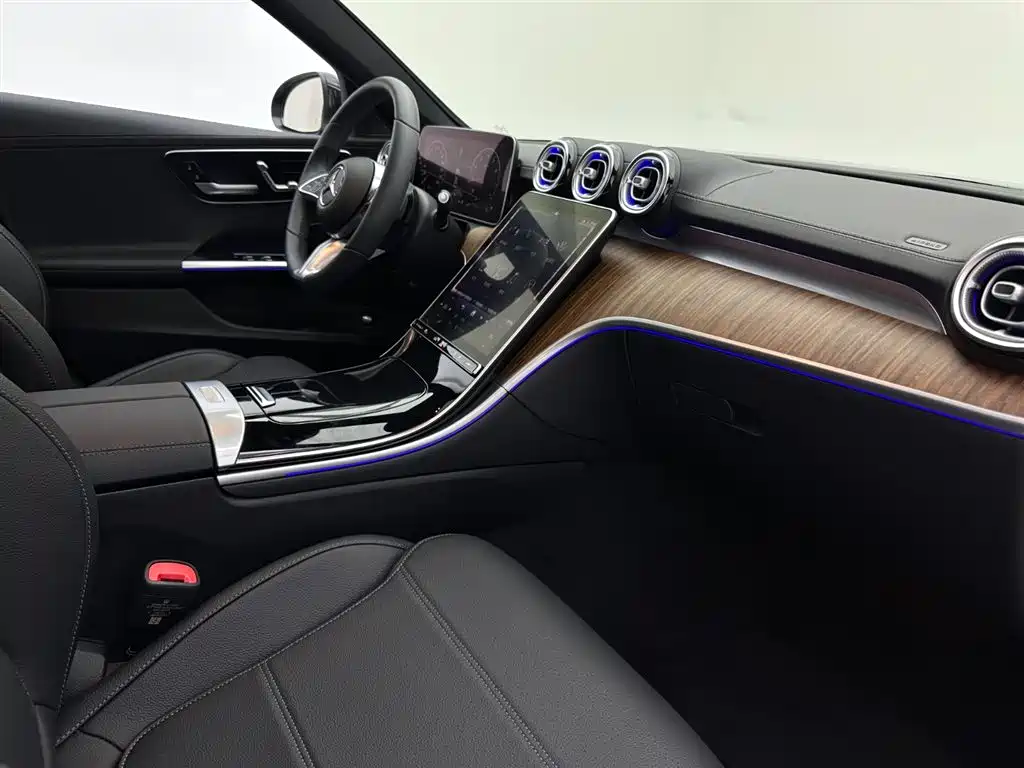 Mercedes-Benz C-Class 2024 — фото 17