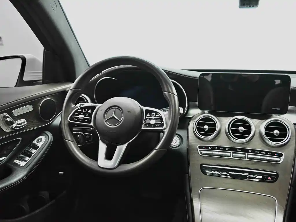 Mercedes-Benz GLC 2020 — фото 32