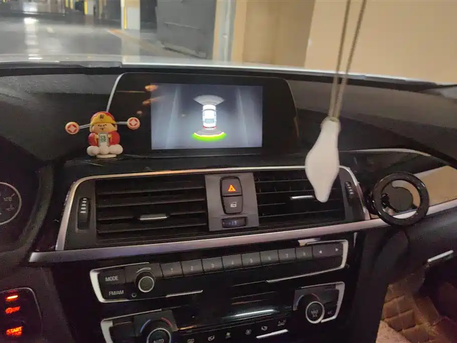 BMW 3 Series 2018 — фото 12