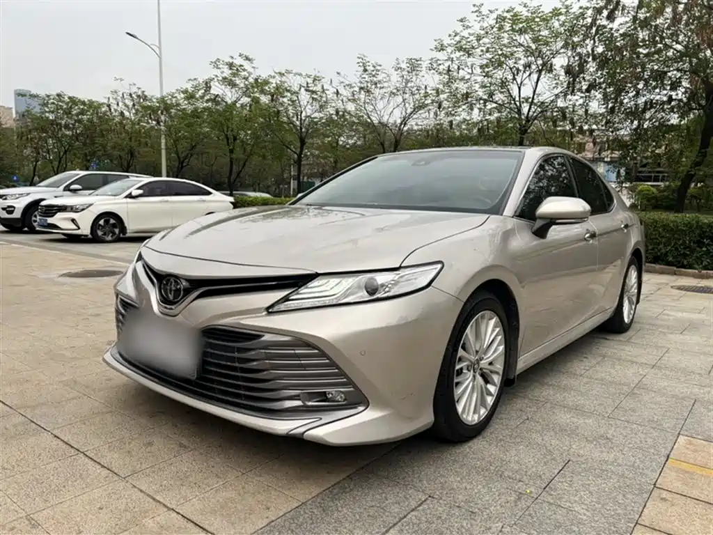Toyota Camry 2021 — фото 2