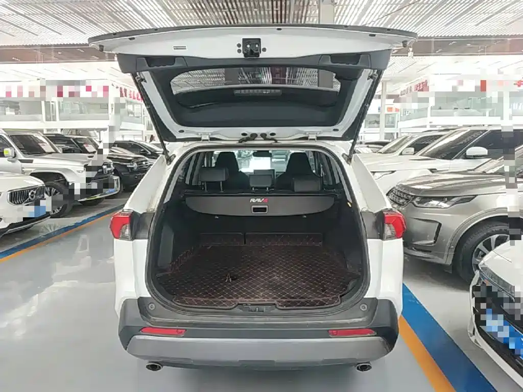 Toyota RAV4 2022 — фото 19