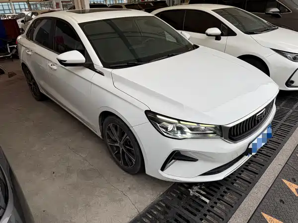 Geely Emgrand 2022