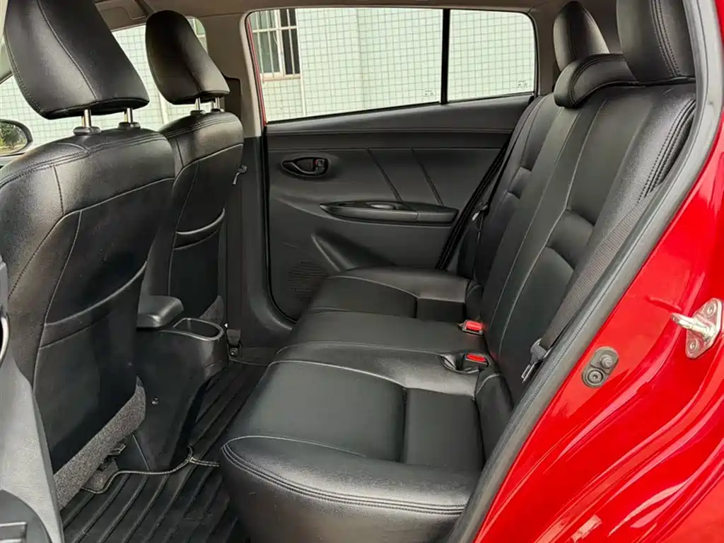 Toyota Yaris L 2019 — фото 10