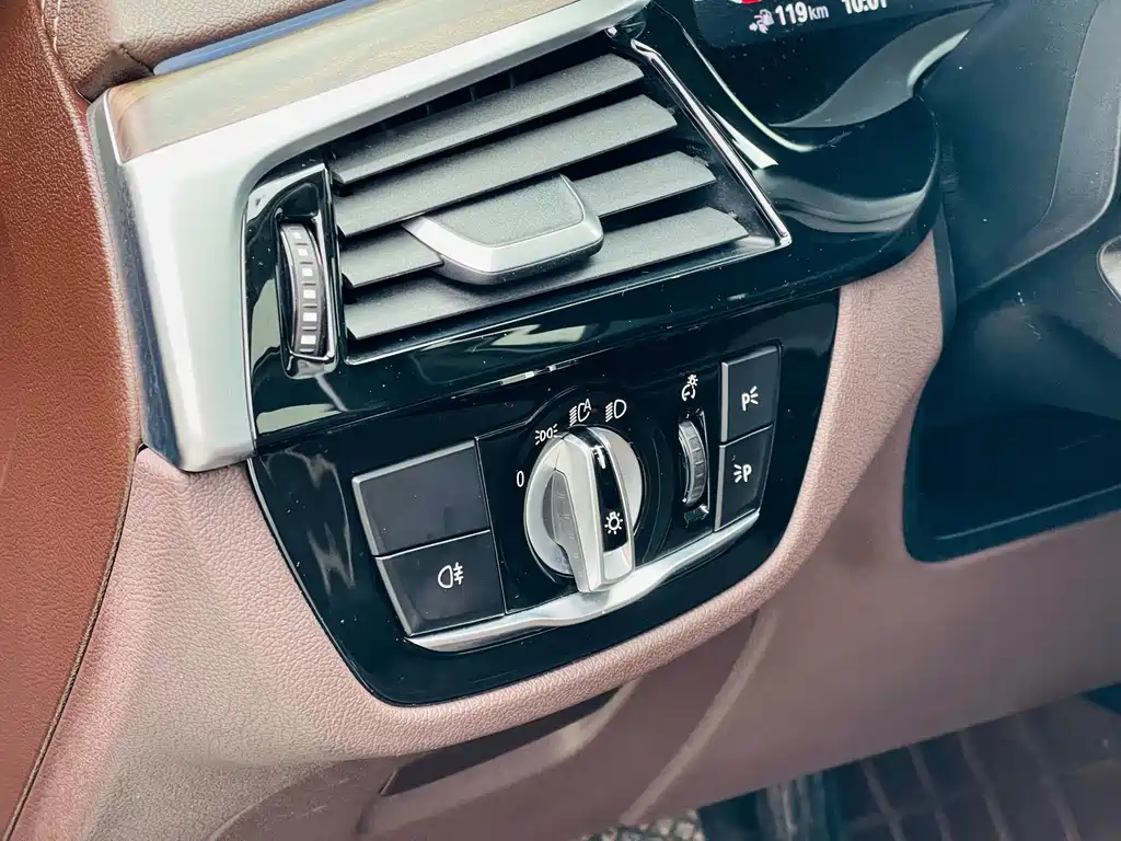 BMW 5 Series New Energy 2021 — фото 20