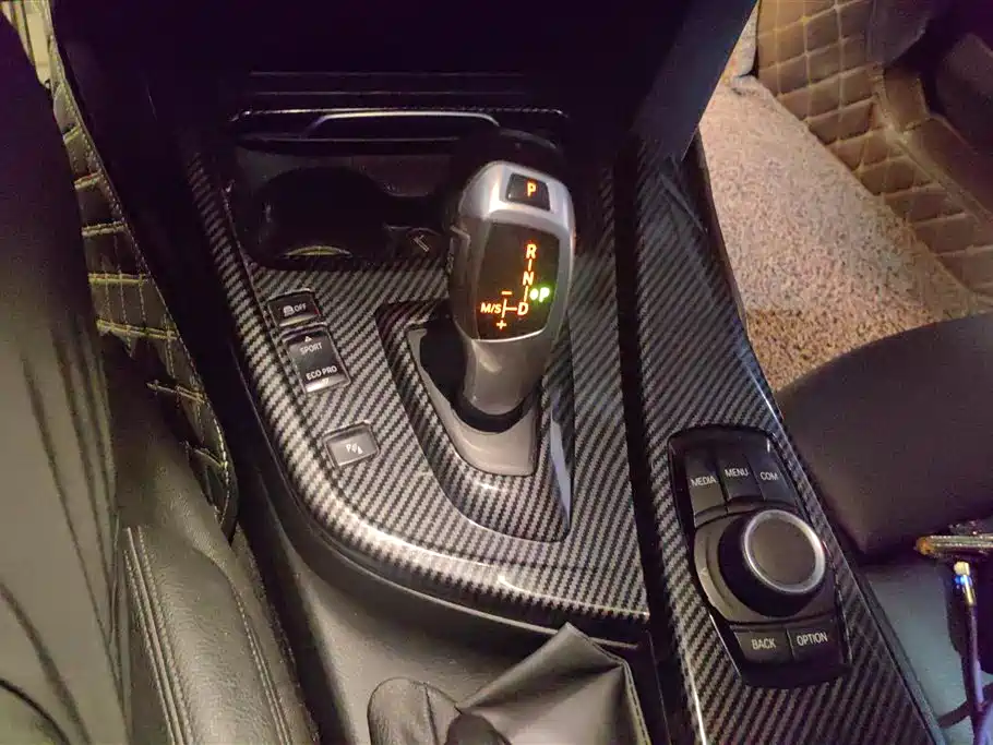 BMW 3 Series 2018 — фото 15