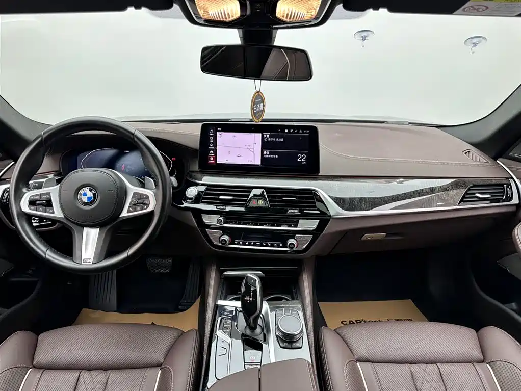 BMW 5 Series 2021 — фото 10