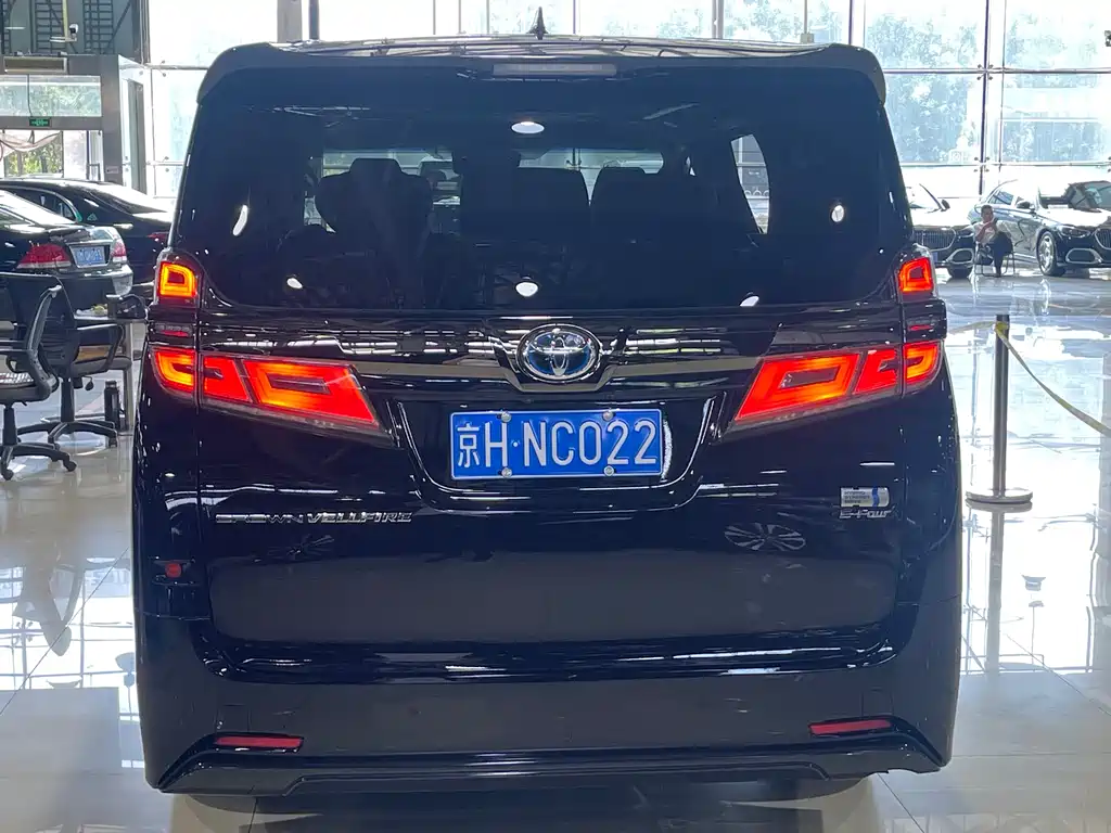 Toyota Vellfire 2023 — фото 5