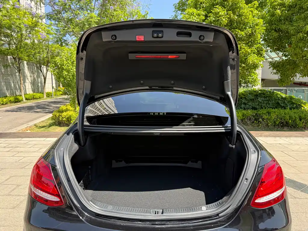 Mercedes-Benz E-Class 2020 — фото 38
