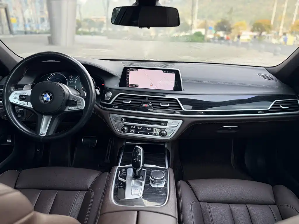 BMW 7 Series 2019 — фото 12