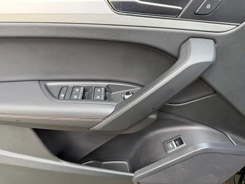Audi Q5L 2020 — фото 18