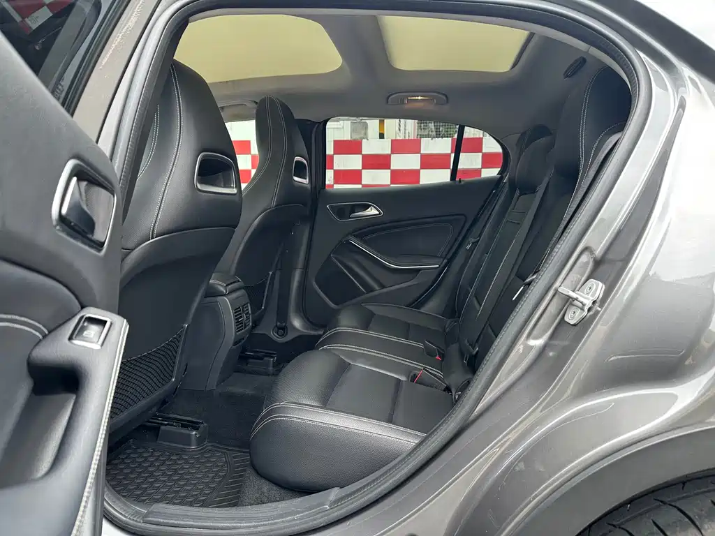 Mercedes-Benz GLA 2015 — фото 11
