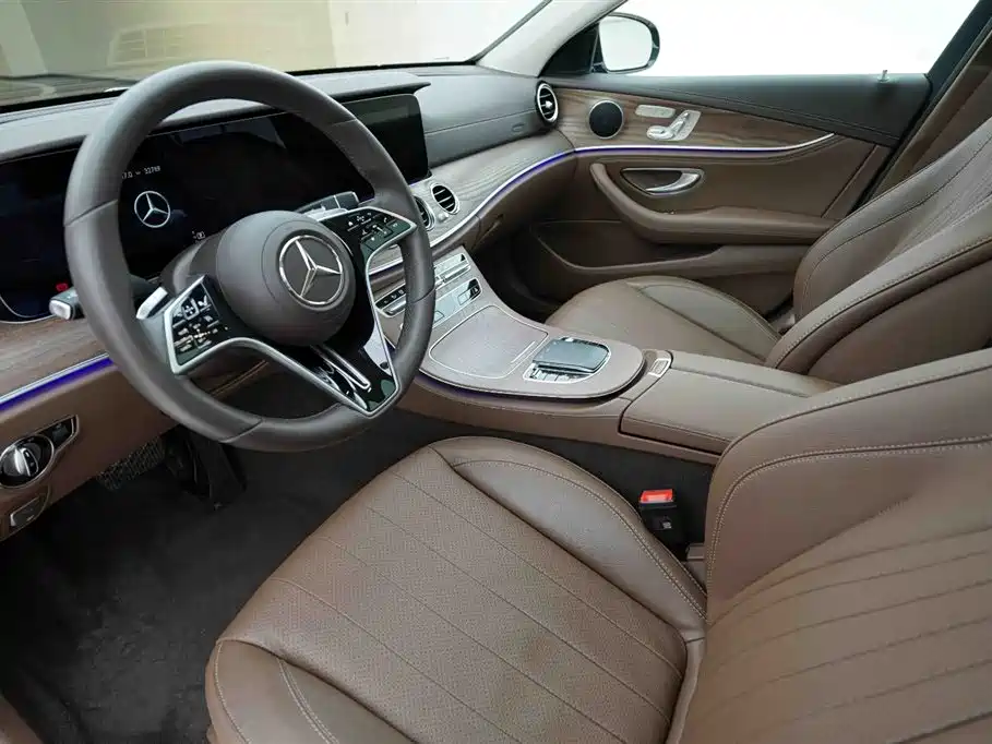Mercedes-Benz E-Class 2023 — фото 9