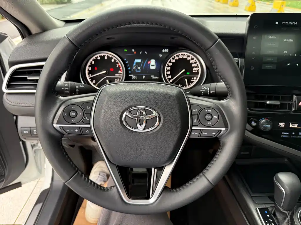 Toyota Camry 2023 — фото 9