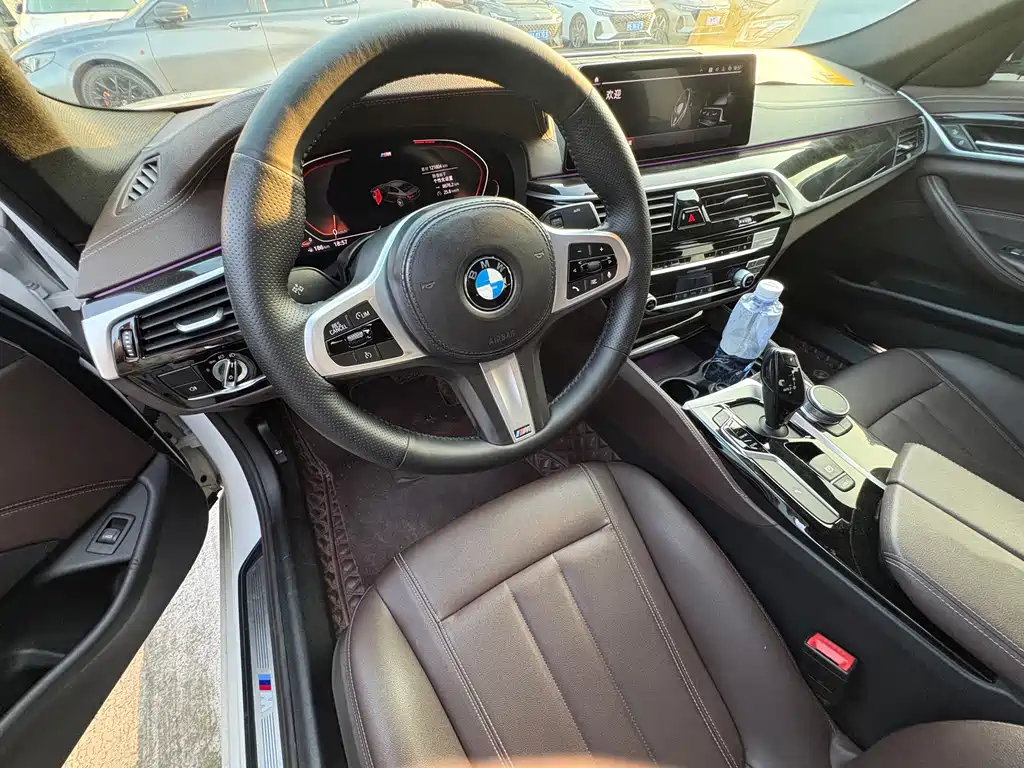 BMW 5 Series 2020 — фото 10