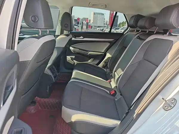Volkswagen Golf 2021