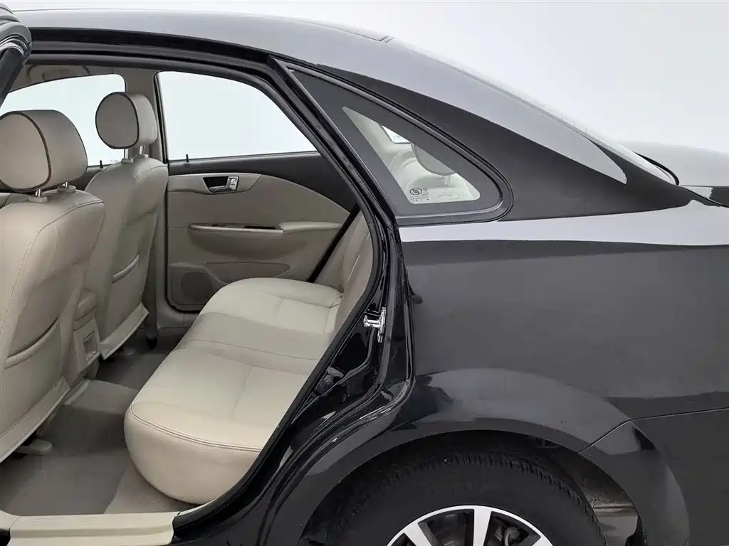 Buick Excelle 2015 — фото 15