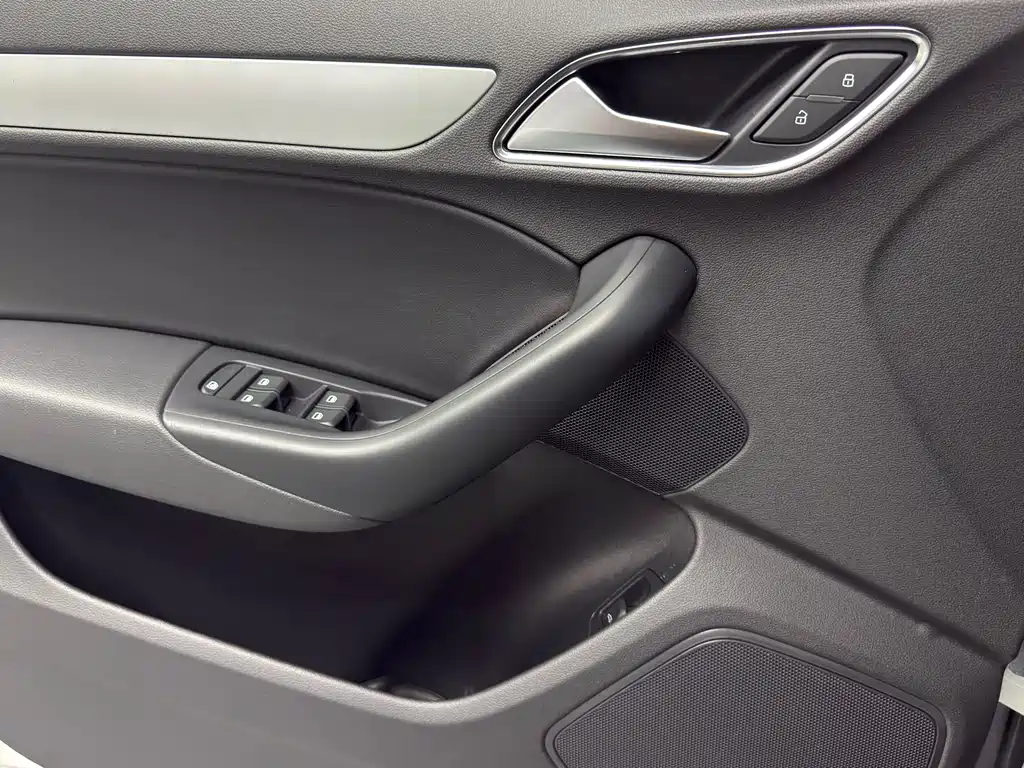 Audi Q3 2018 — фото 16