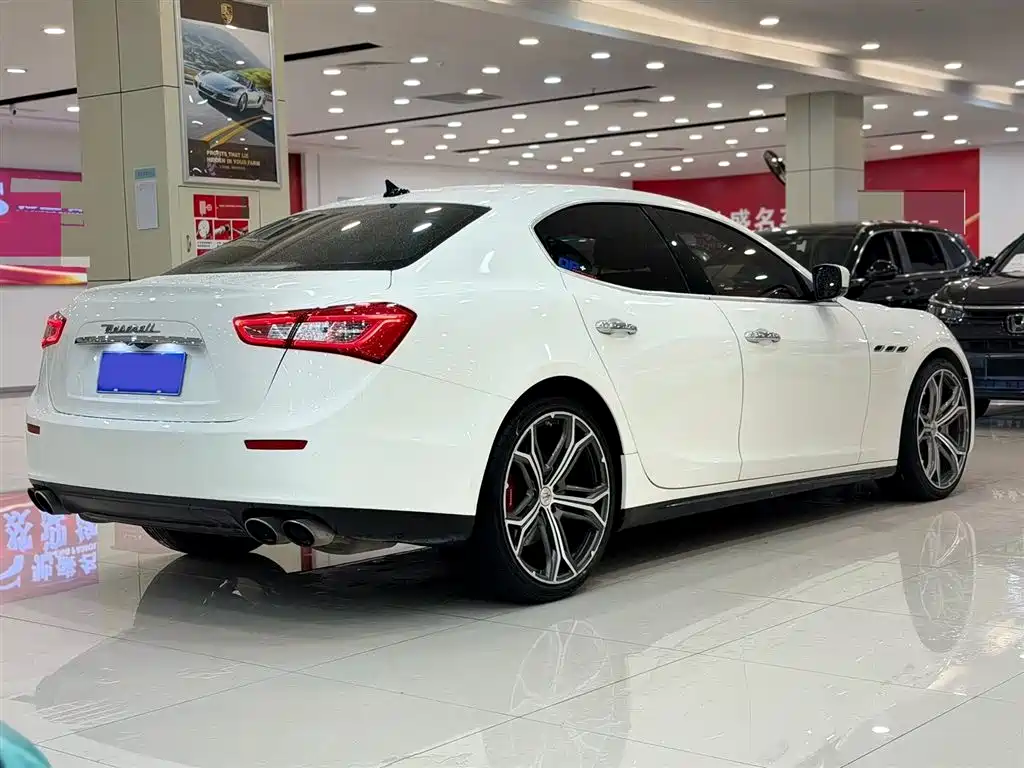 Maserati Ghibli 2015 — фото 14