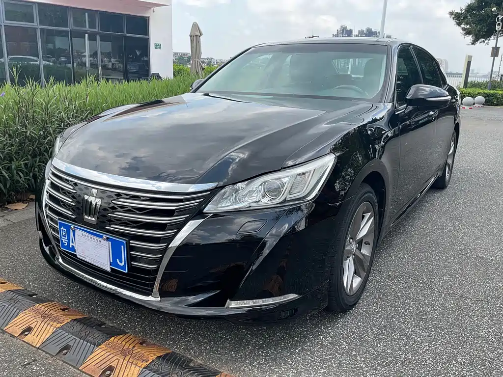 Toyota Crown 2016 — фото 1