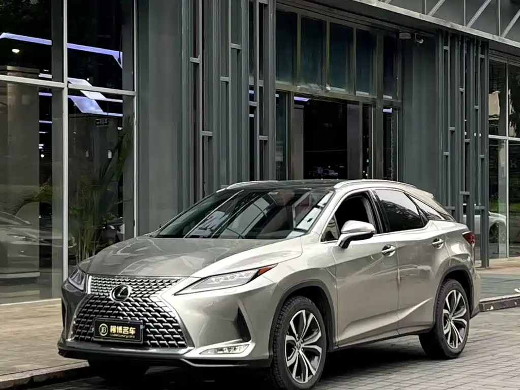 Lexus RX 2022 — фото 1