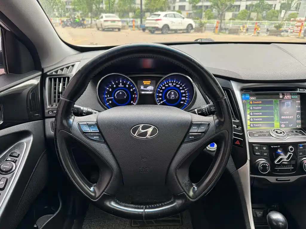 Hyundai Sonata 2015 — фото 12