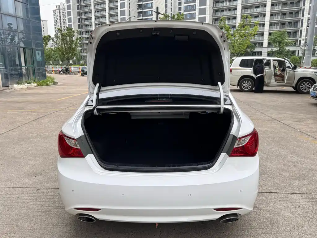 Hyundai Sonata 2015 — фото 19