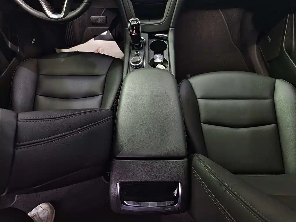 Cadillac XT6 2023 — фото 15